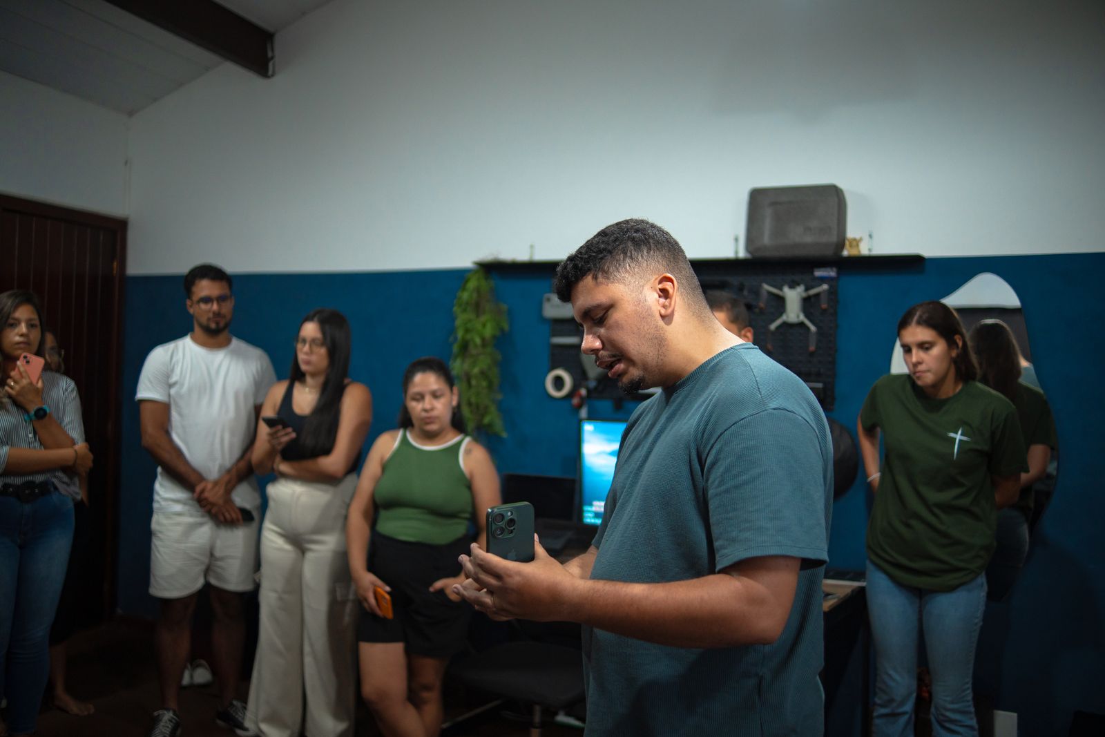 Turma da Aurora Academy em aula no estúdio