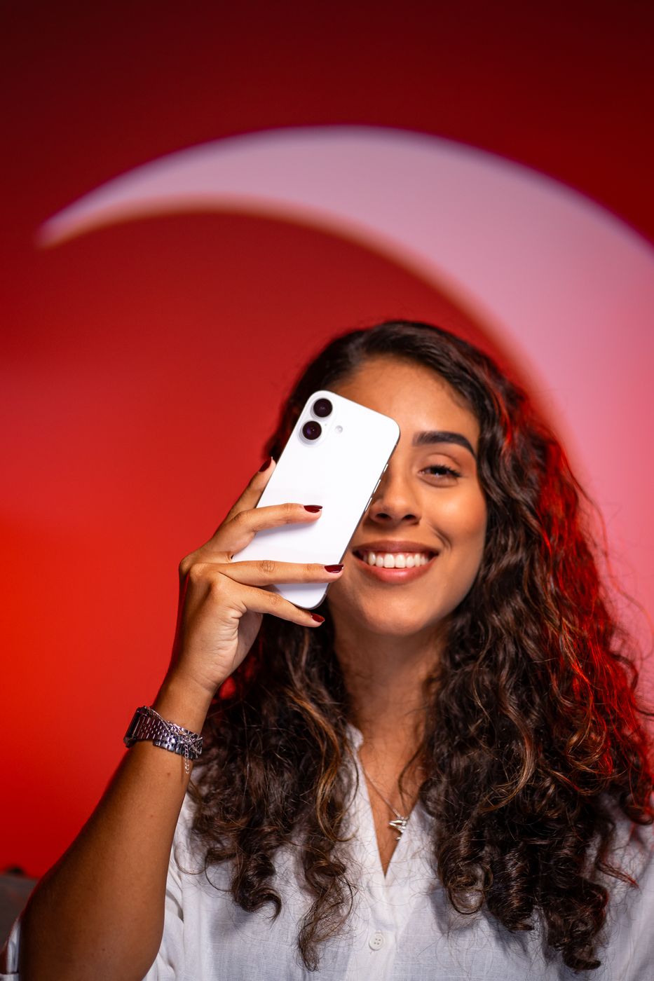 Criadora de conteúdo gravando no estúdio