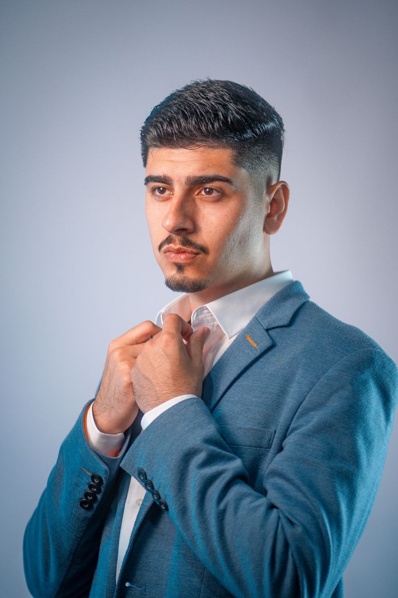 Retrato corporativo em fundo cinza