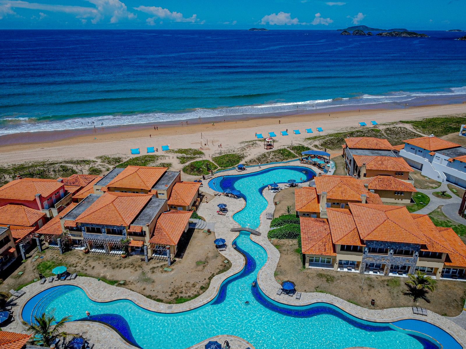 Resort à beira-mar visto de drone