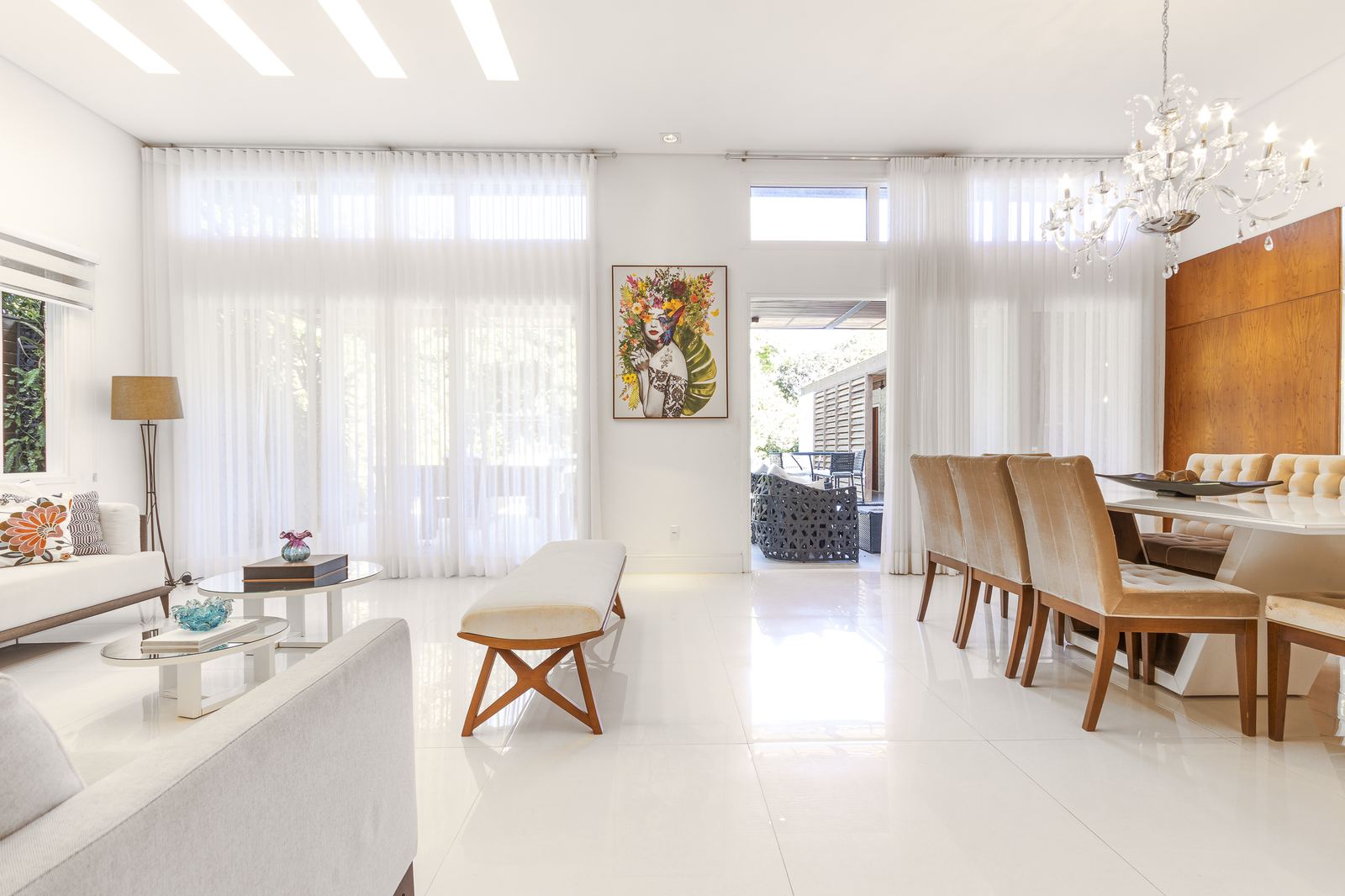 Sala de estar e jantar clara e ampla