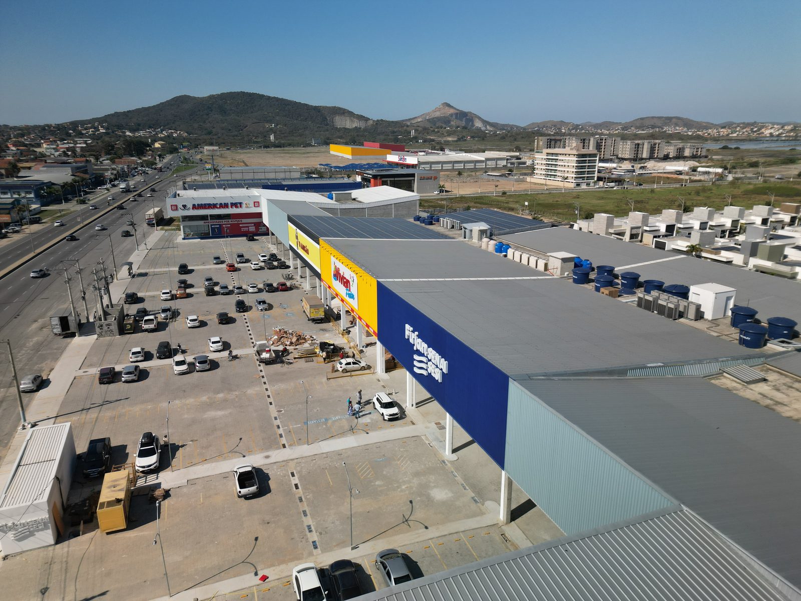 Prédio do Firjan SENAI SESI visto de drone